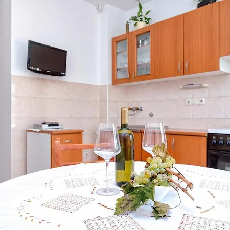 With A Parking Space Jelsa, Hvar - 4002 Apartament